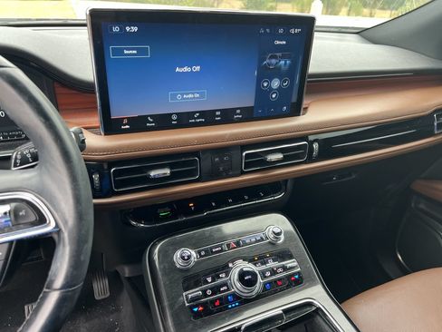 Used 2023 Lincoln Nautilus Reserve AWD/4WD image 8