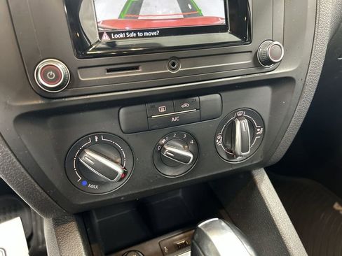 Used 2017 Volkswagen Jetta S image 16
