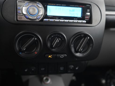 Used 2004 Volkswagen Beetle GLS FWD image 17