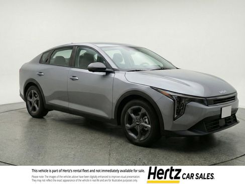 Used 2025 Kia K4 LXS image 1