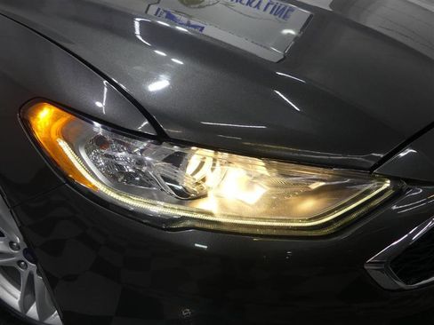 Used 2018 Ford Fusion SE image 14