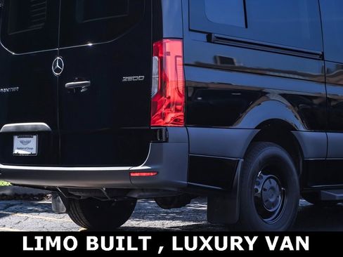 Used 2023 Mercedes-Benz Sprinter 2500 image 10