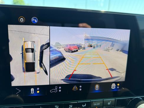 Used 2025 Chevrolet Colorado LT w/ LT Convenience Package AWD/4WD image 18