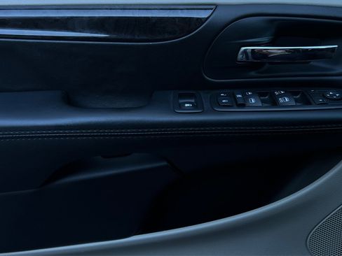 Used 2019 Dodge Grand Caravan SE w/ UConnect Hands-Free Group FWD image 36