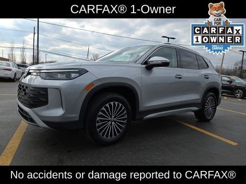 Used 2025 Volkswagen Tiguan S image 3