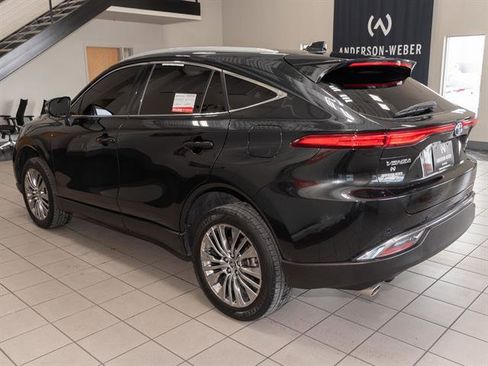 Used 2022 Toyota Venza Limited image 17