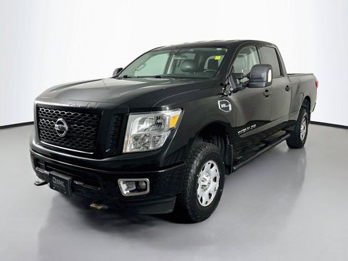 Used 2017 Nissan Titan S AWD/4WD image 4