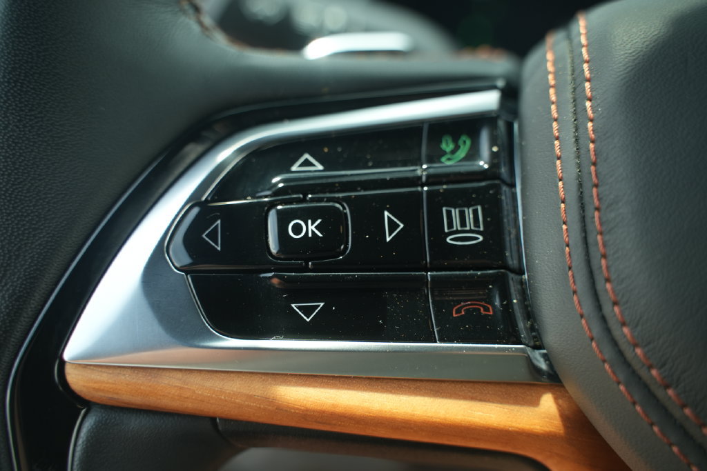 Used 2023 Jeep Grand Cherokee Summit AWD/4WD image 36