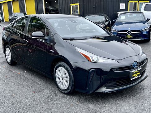 Used 2021 Toyota Prius LE image 3