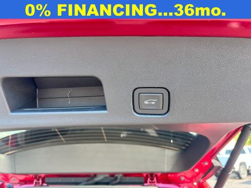 Certified 2025 Chevrolet Traverse LT image 10