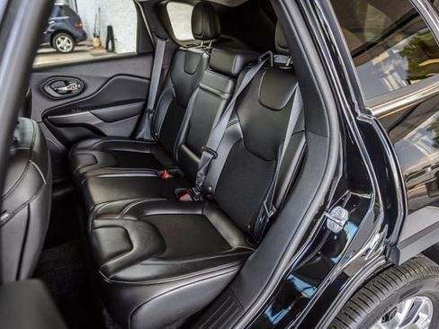 Used 2019 Jeep Cherokee Latitude Plus FWD image 42