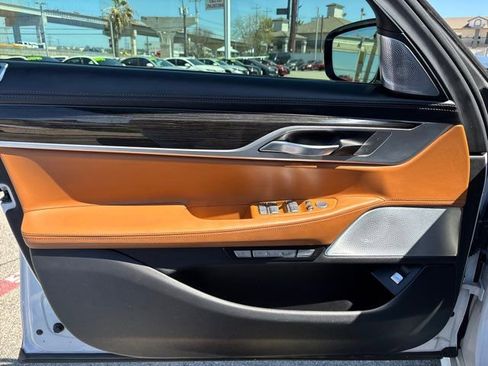 Used 2018 BMW 750i RWD image 14