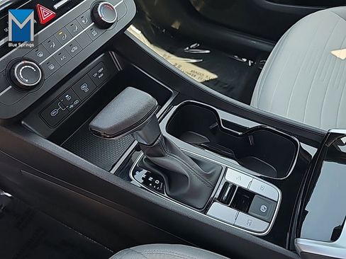 Used 2025 Hyundai Santa Cruz SE image 32