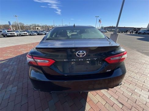 Used 2019 Toyota Camry SE image 14