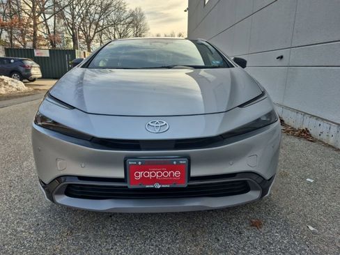 Used 2024 Toyota Prius XLE image 3