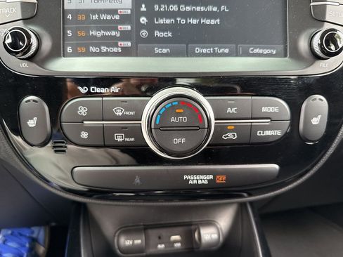 Used 2017 Kia Soul ! w/ Tech Package FWD image 36