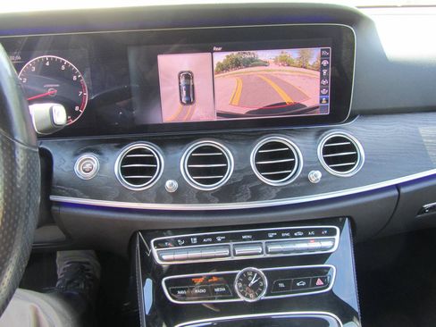 Used 2017 Mercedes-Benz E 300 4MATIC image 16