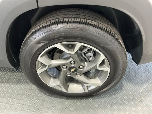 Used 2025 Chevrolet Trax LT w/ LT Convenience Package FWD image 42
