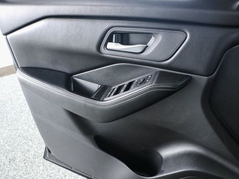 Used 2024 Nissan Rogue SV FWD image 21