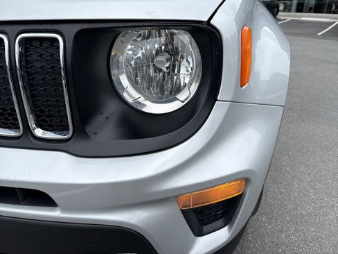 Used 2020 Jeep Renegade Latitude w/ Cold Weather Group AWD/4WD image 14