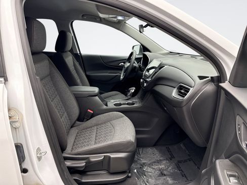 Used 2022 Chevrolet Equinox LT image 18