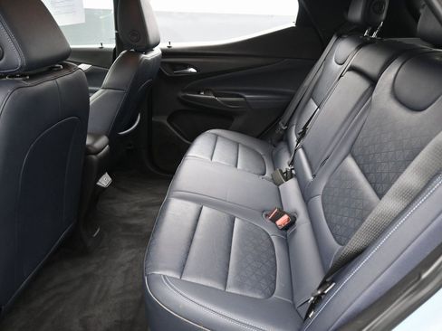 Used 2022 Chevrolet Bolt EUV LT w/ Convenience Package image 27