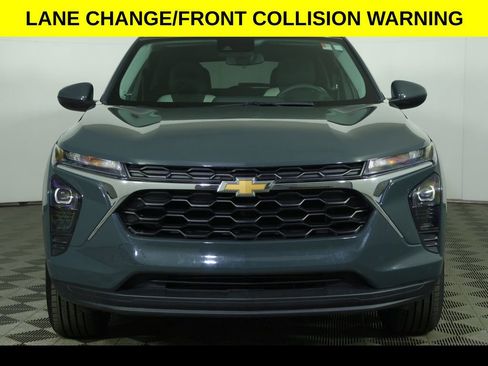Used 2025 Chevrolet Trax LS w/ LS Convenience Package image 8