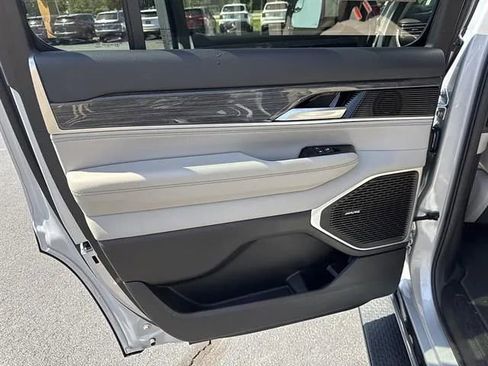 Used 2022 Jeep Wagoneer Series II w/ Premium Group I RWD image 16