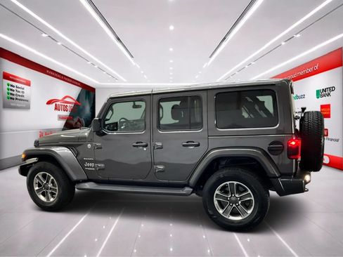Used 2018 Jeep Wrangler Unlimited Sahara w/ Dual Top Group AWD/4WD image 4