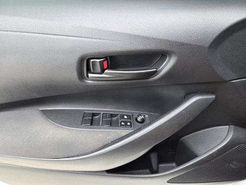 Used 2025 Toyota Corolla LE FWD image 20