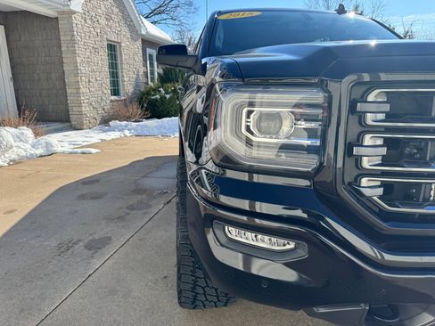 Used 2018 GMC Sierra 1500 SLT image 35