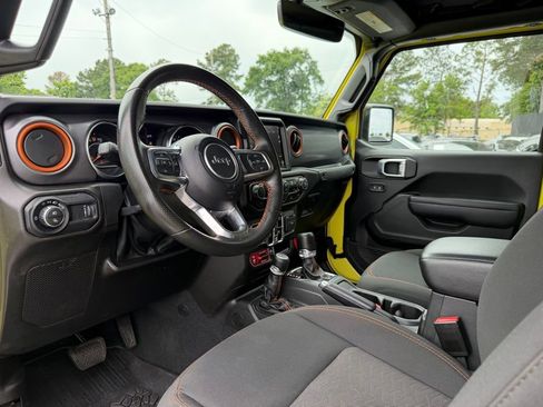Used 2023 Jeep Gladiator Mojave AWD/4WD image 9