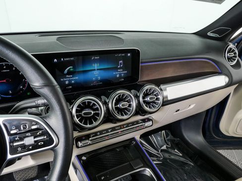 Used 2021 Mercedes-Benz GLB 250 4MATIC image 12