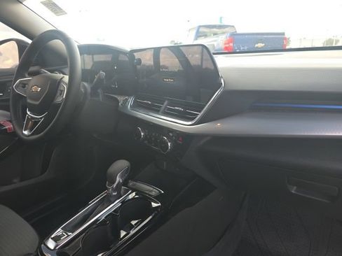 Used 2026 Chevrolet Trax LT w/ LT Convenience Package FWD image 13