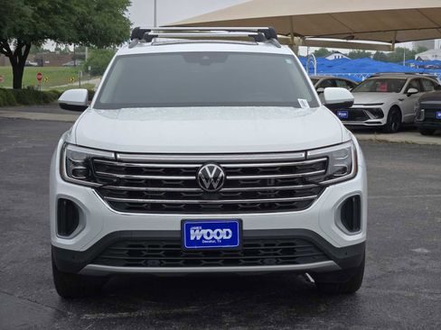 Used 2024 Volkswagen Atlas SE w/ Panoramic Sunroof Package image 2