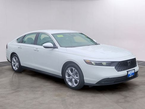 Certified 2025 Honda Accord LX image 3