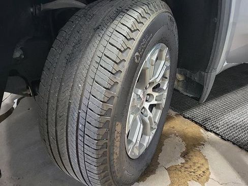 Certified 2025 GMC Sierra 1500 SLT image 38