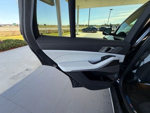 Certified 2025 BMW X5 sDrive40i w/ Premium Package image 28