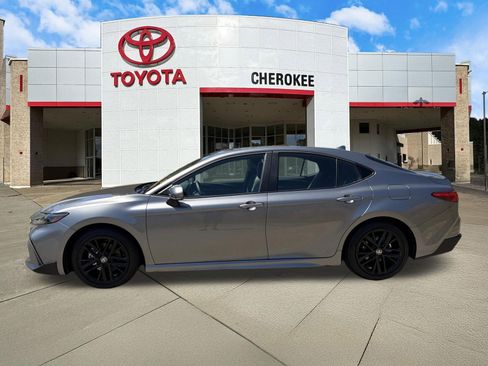 Used 2026 Toyota Camry SE w/ Multimedia Upgrade Package FWD image 8