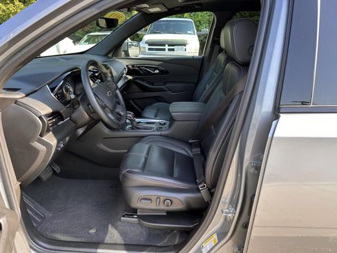 Used 2023 Chevrolet Traverse RS AWD/4WD image 10