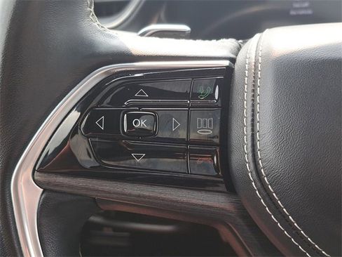 Used 2022 Jeep Grand Cherokee Overland w/ Luxury Tech Group IV image 26