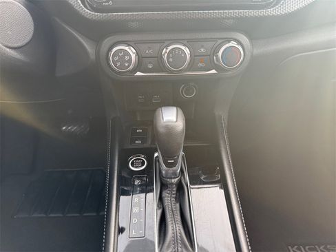 Used 2023 Nissan Kicks SV image 15