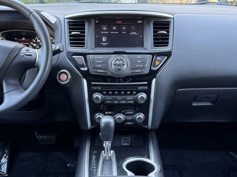 Used 2018 Nissan Pathfinder SV image 13