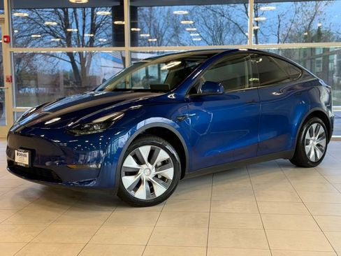 Used 2023 Tesla Model Y Long Range image 1