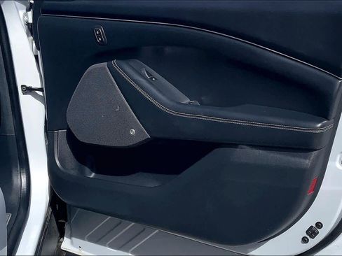 Used 2021 Ford Mustang Mach-E Premium image 23