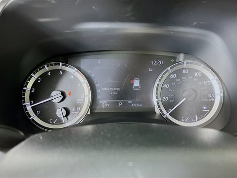 Used 2025 Toyota Highlander XLE FWD image 18