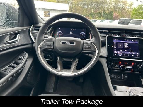 Used 2024 Jeep Grand Cherokee Laredo w/ Luxury Tech Group I AWD/4WD image 16