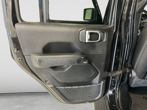 Used 2022 Jeep Gladiator Overland AWD/4WD image 21