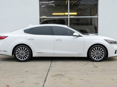 Used 2019 Kia Cadenza Premium image 7
