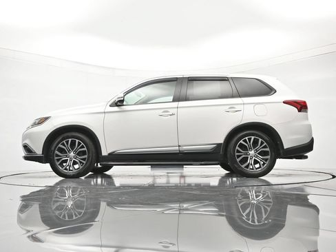 Used 2018 Mitsubishi Outlander SE FWD image 43